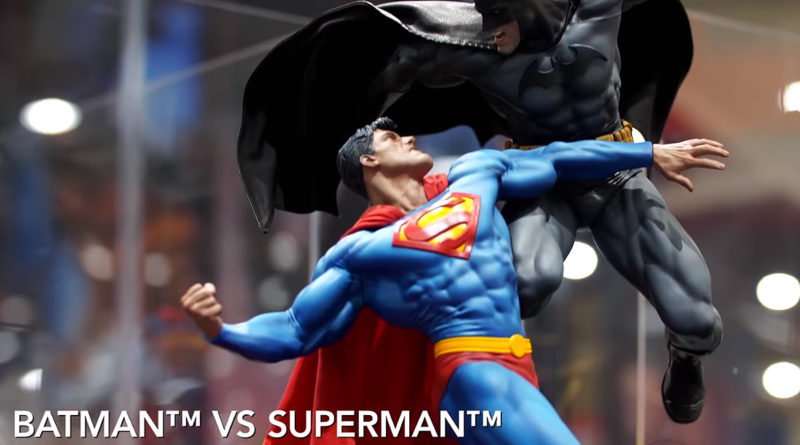 SDCC 2018 Sideshow DC Comics Batman vs Superman Diorama 001