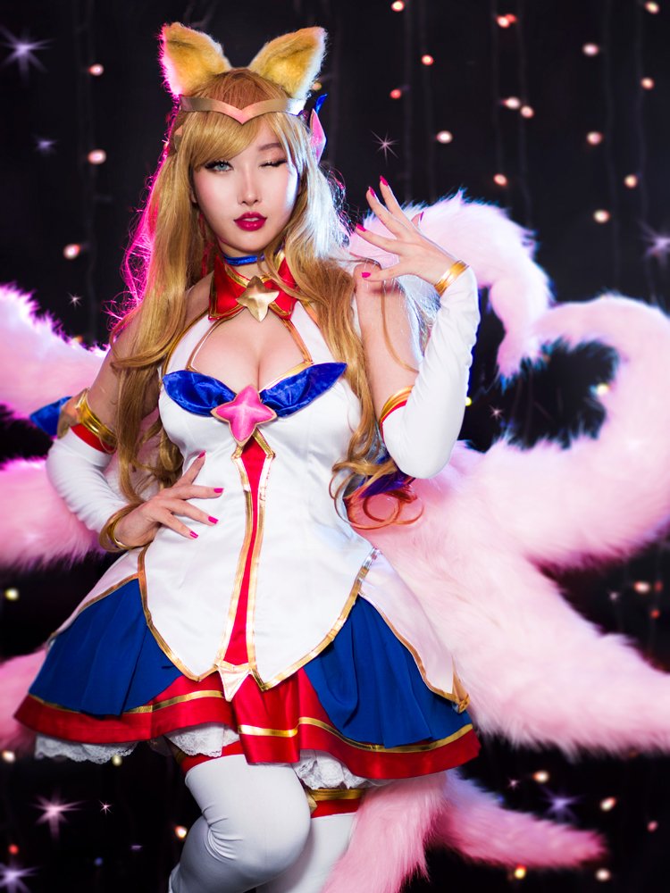 Star Guardian Ahri Cosplay from League of Legends por RinnieRiot