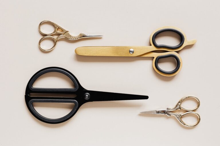 different sizes and forms of scissors